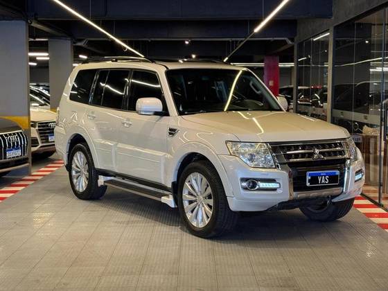 MITSUBISHI PAJERO FULL 3.2 HPE 4X4 16V TURBO INTERCOOLER DIESEL 4P AUTOMÁTICO MITSUBISHI PAJERO FULL 3.2 HPE 4X4 16V TURBO INTERCOOLER DIESEL 4P AUTOMÁTICO
